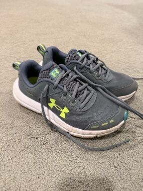 Under Armor shoes boys size 5